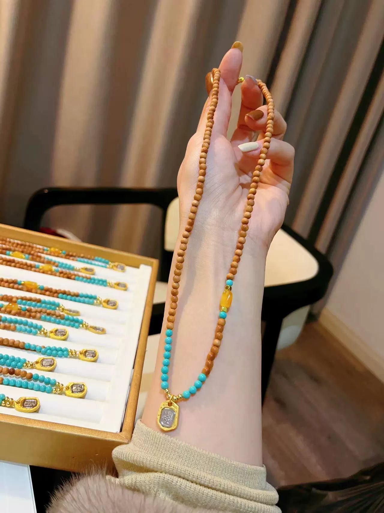 Zakiram Clavicle Chain Necklace Paired with Natural Beeswax Magnesite
