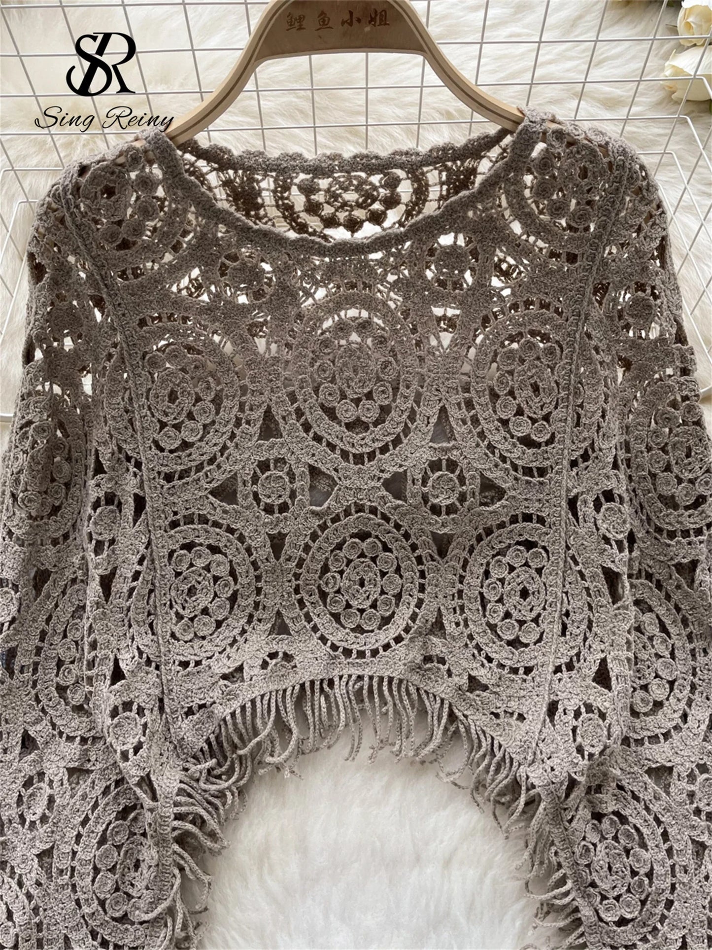 Autumn Casual Loose Knitting Top O Neck Hook Flower Hollow Long Sleeved Tassel Design Fashion French Vintage Blouse