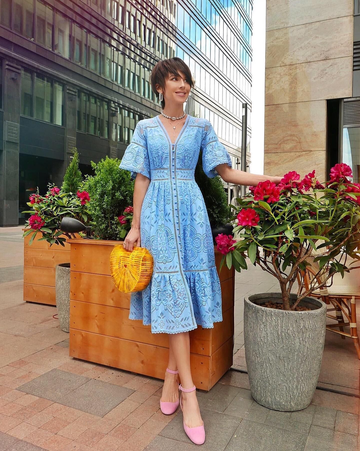 V-neck short sleeve hollow single-breasted lace dress