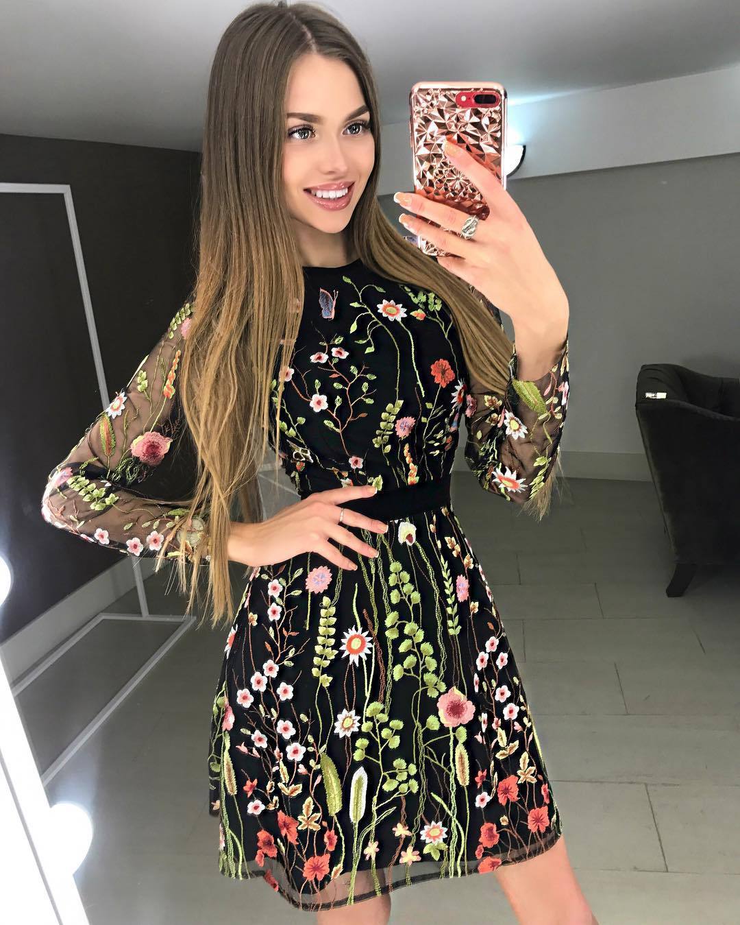 Elegant Embroidery Lace Stitching Long Sleeve Dress