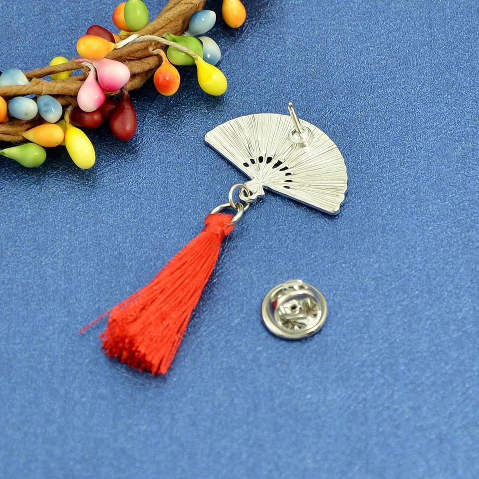 Fan tassel brooch