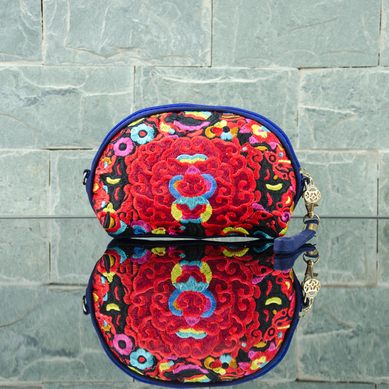 New Fashion National Style Female Embroidered Shell Makeup Lipstick Portable Mobile Phone Bag