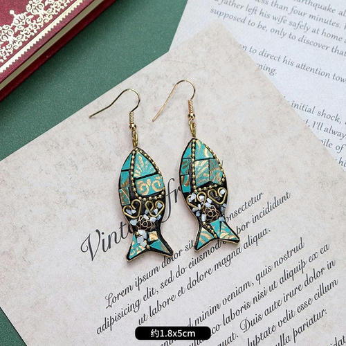 Original niche Nepal exotic Tibetan ethnic earrings retro temperament simple earrings show face thin earrings.
