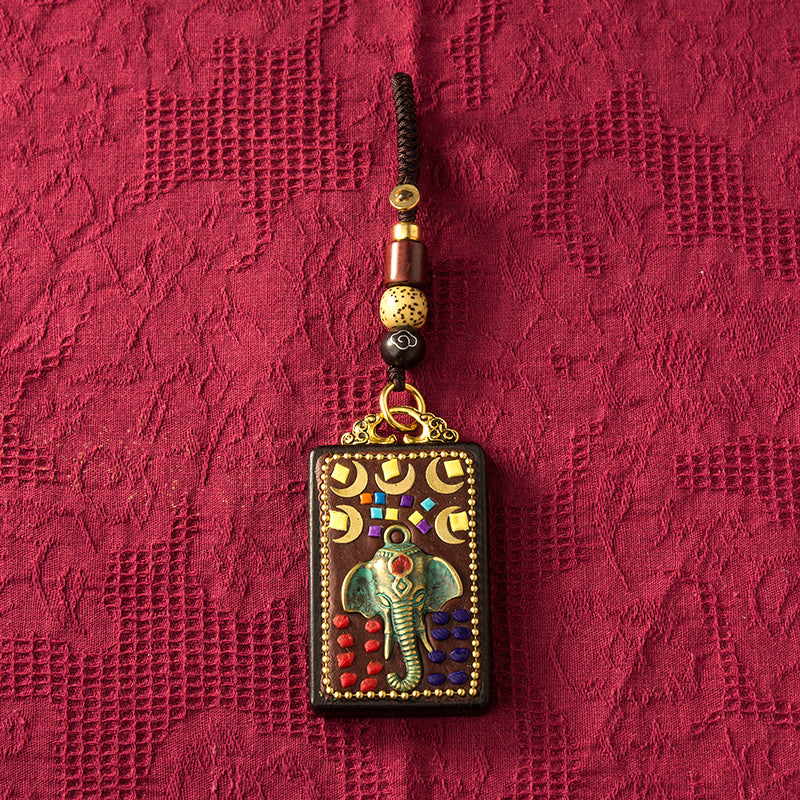 Nepal exotic keychain pendant creative personality men's and women's car chain red hand woven rope Pendant