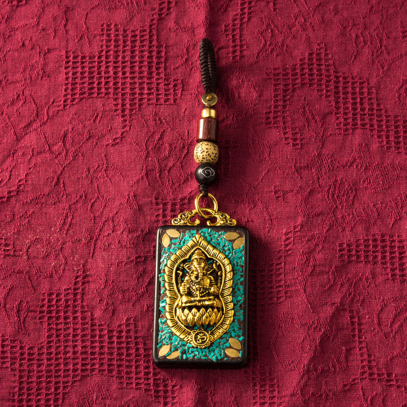 Nepal exotic keychain pendant creative personality men's and women's car chain red hand woven rope Pendant