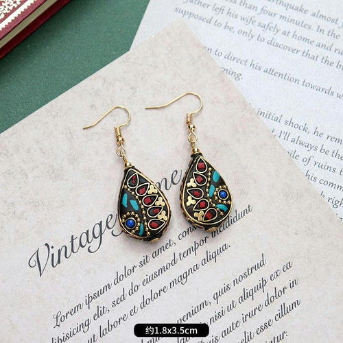 Original niche Nepal exotic Tibetan ethnic earrings retro temperament simple earrings show face thin earrings.