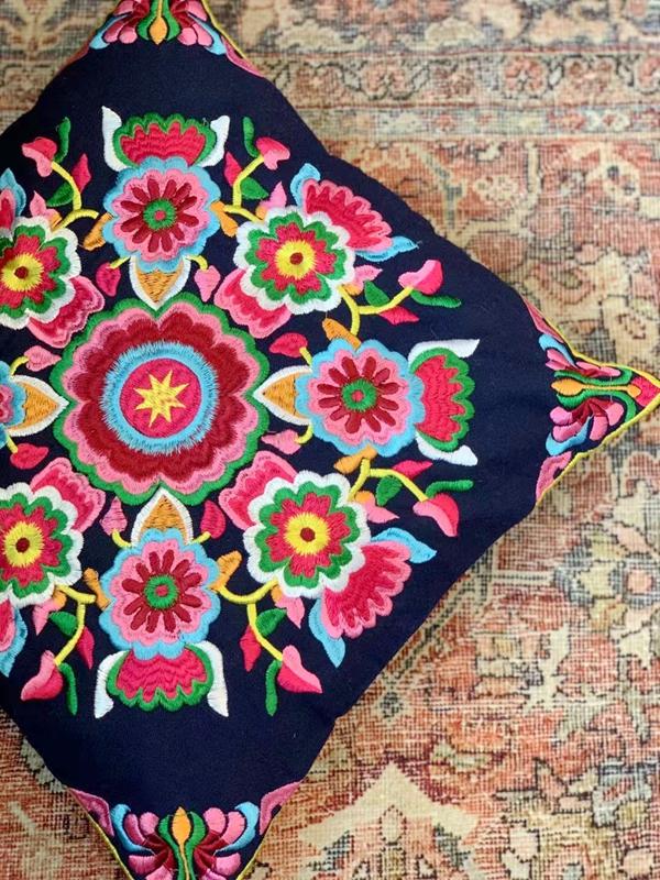 Traditional Embroidery Cushion Cover Retro Embroidery Pillow Cotton and Linen Cushion Cover