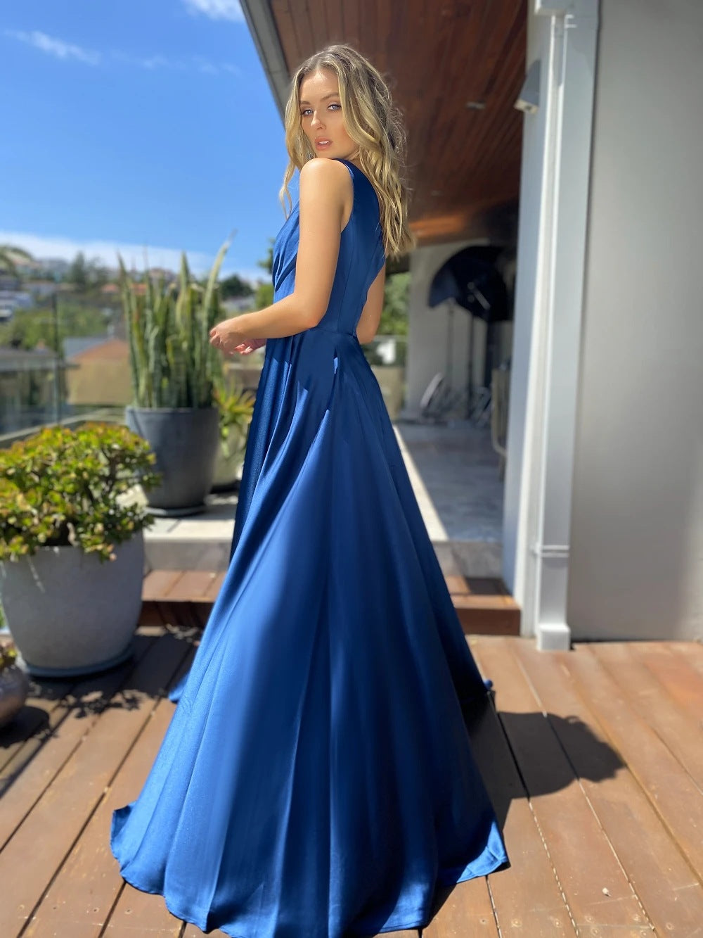 Sexy slant shoulder slim dress large swing dress