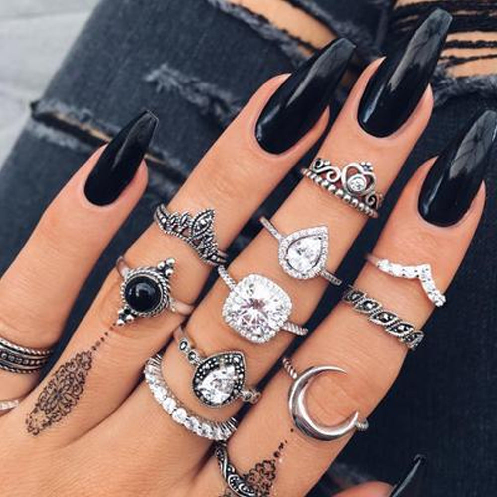 9-piece Set of Vintage Crying Face Rings, Playing Card Rings, Hollowed Out Love Rings, Daisy Rings, Alloy Chain Rings