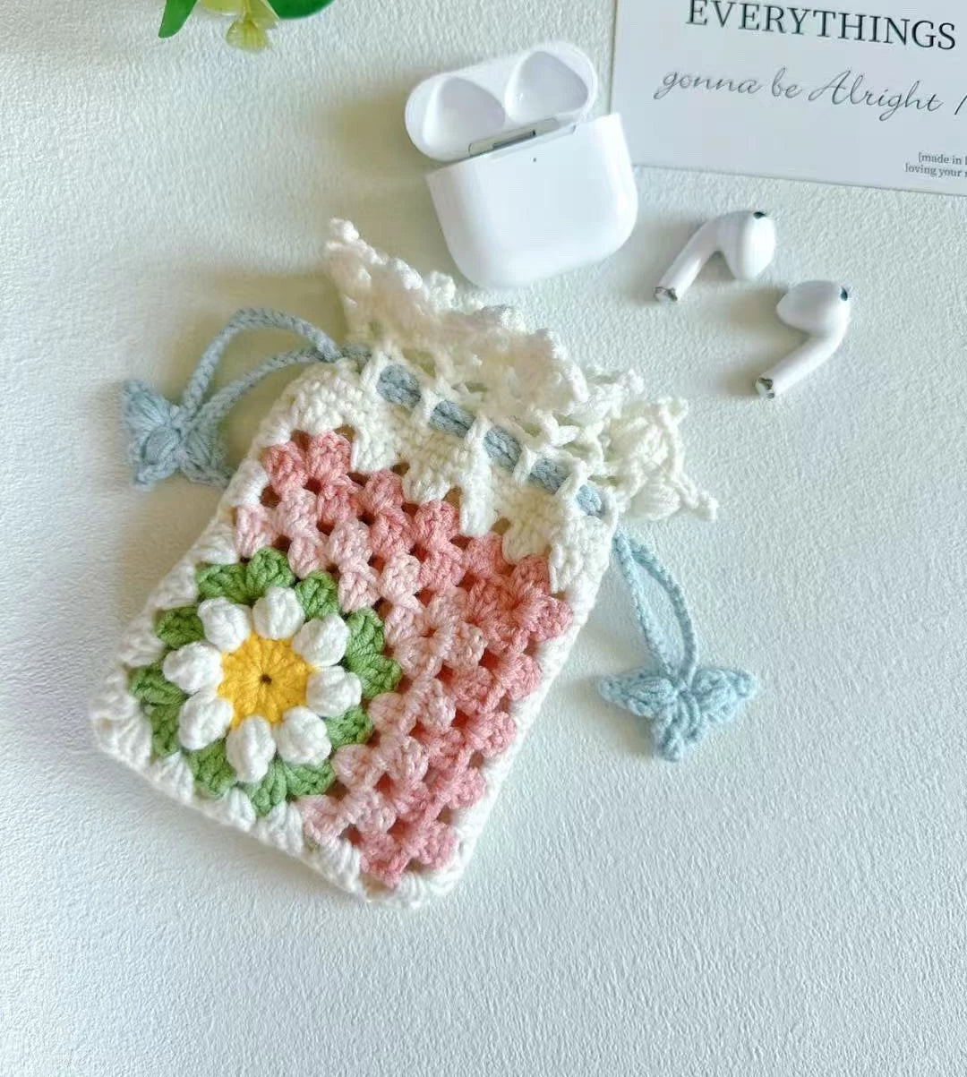 Hand-crocheted Small Daisy Coasters, Anti-scalding and Heat-insulating Cushions, Wool Coasters, Gifts for Girlfriends, Flower Slices in Large Quantities - emogogo