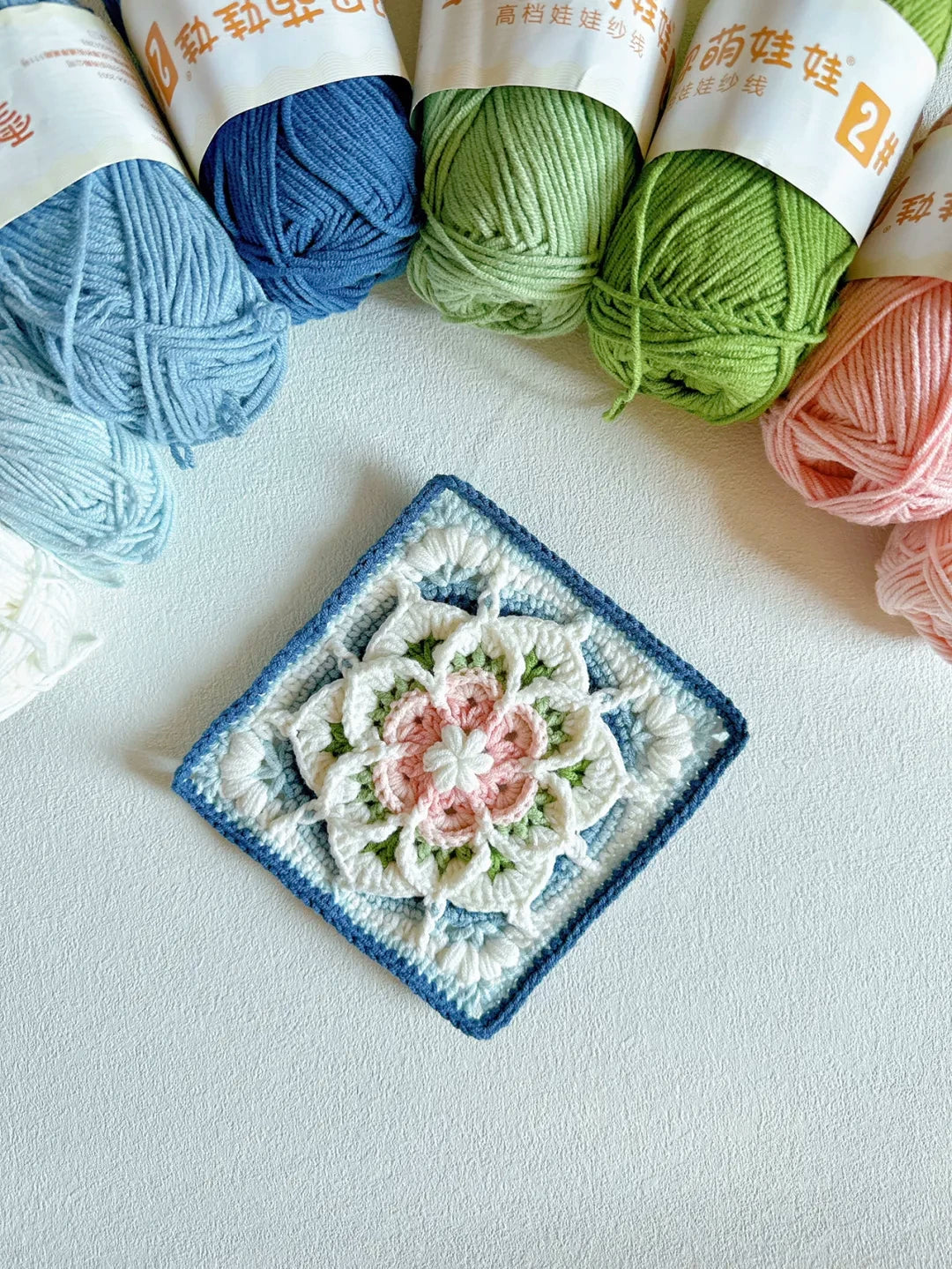 Hand-crocheted Small Daisy Coasters, Anti-scalding and Heat-insulating Cushions, Wool Coasters, Gifts for Girlfriends, Flower Slices in Large Quantities - emogogo