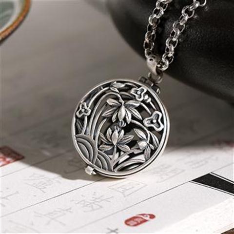 Platinum Plated Pendant Ga Wu Box for Women's Hollow Lotus Vintage Personalized Fragrant Bag,  Collar Chain, Sweater Chain, Hanging Decoration