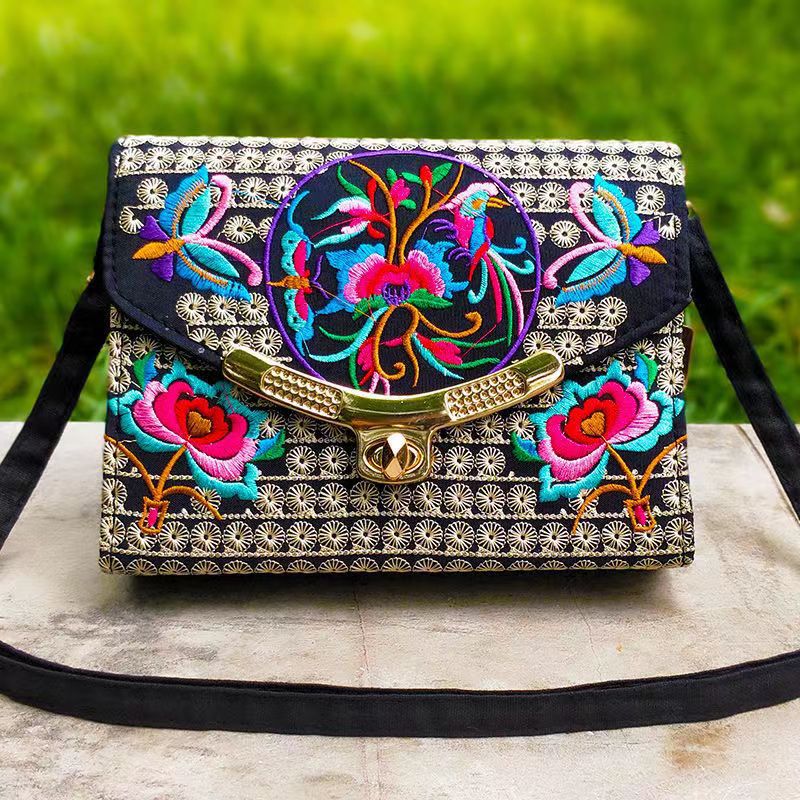 The New Embroidered Ethnic Bag, Mobile Phone Change Bag, Double-layer Small Bag, Women's Clutch Bag