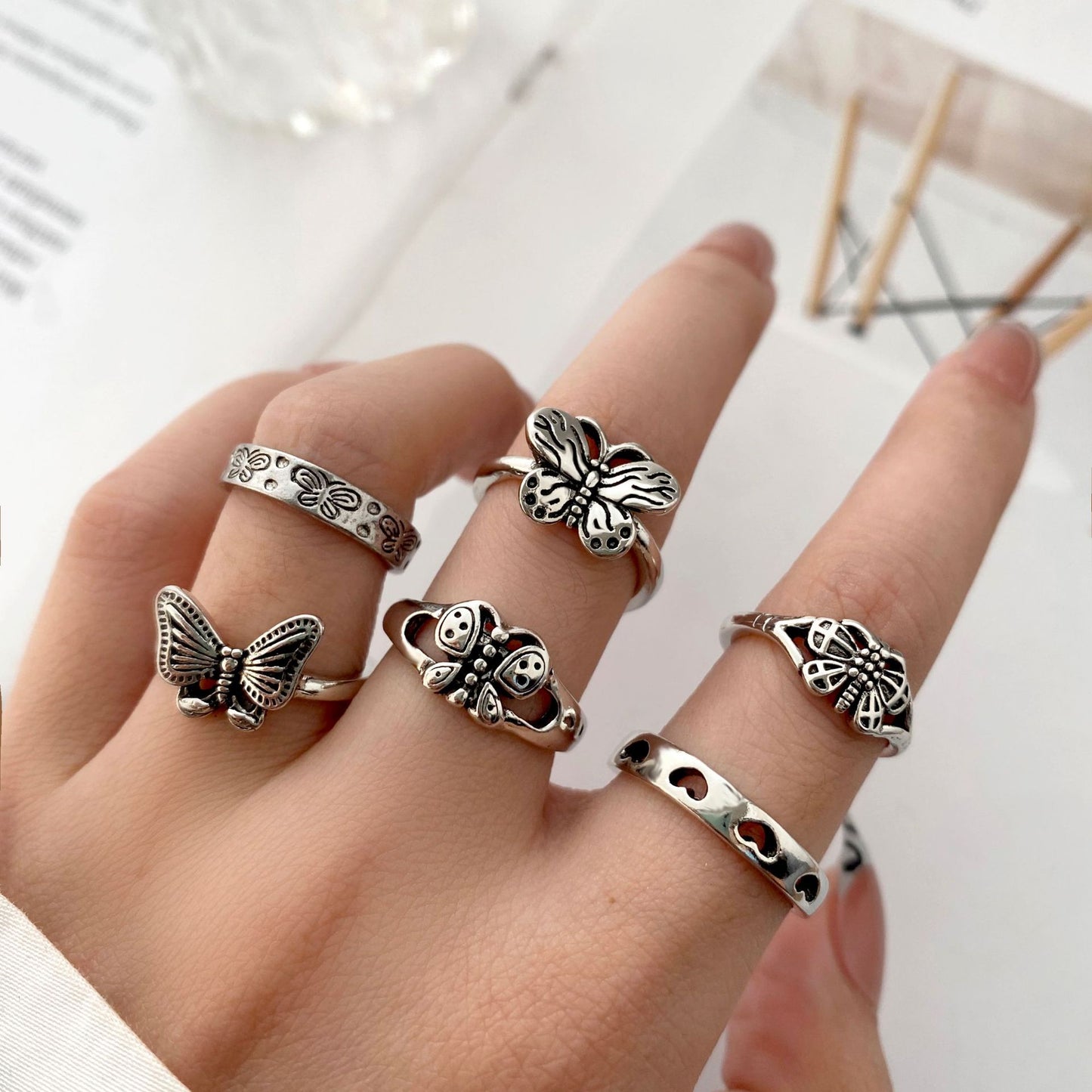 9-piece Set of Vintage Crying Face Rings, Playing Card Rings, Hollowed Out Love Rings, Daisy Rings, Alloy Chain Rings