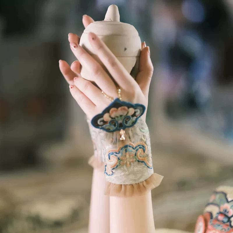 New Ethnic Style Embroidered Flower Wrist Gloves Women's Short Lace Decorative Bell Gloves Wrist Guards