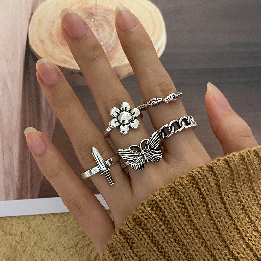 9-piece Set of Vintage Crying Face Rings, Playing Card Rings, Hollowed Out Love Rings, Daisy Rings, Alloy Chain Rings