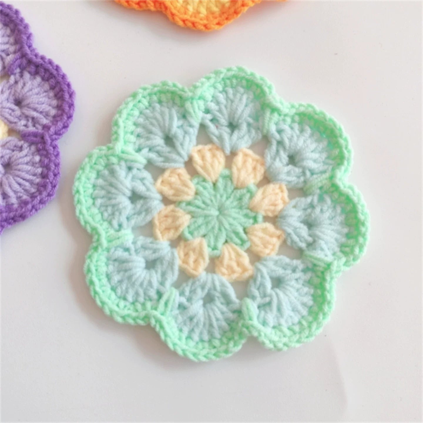 Hand-crocheted Coaster Cute Phoenix Tail Flower Coaster Tea Mat Wool Woven Hand Crochet Flower Piece