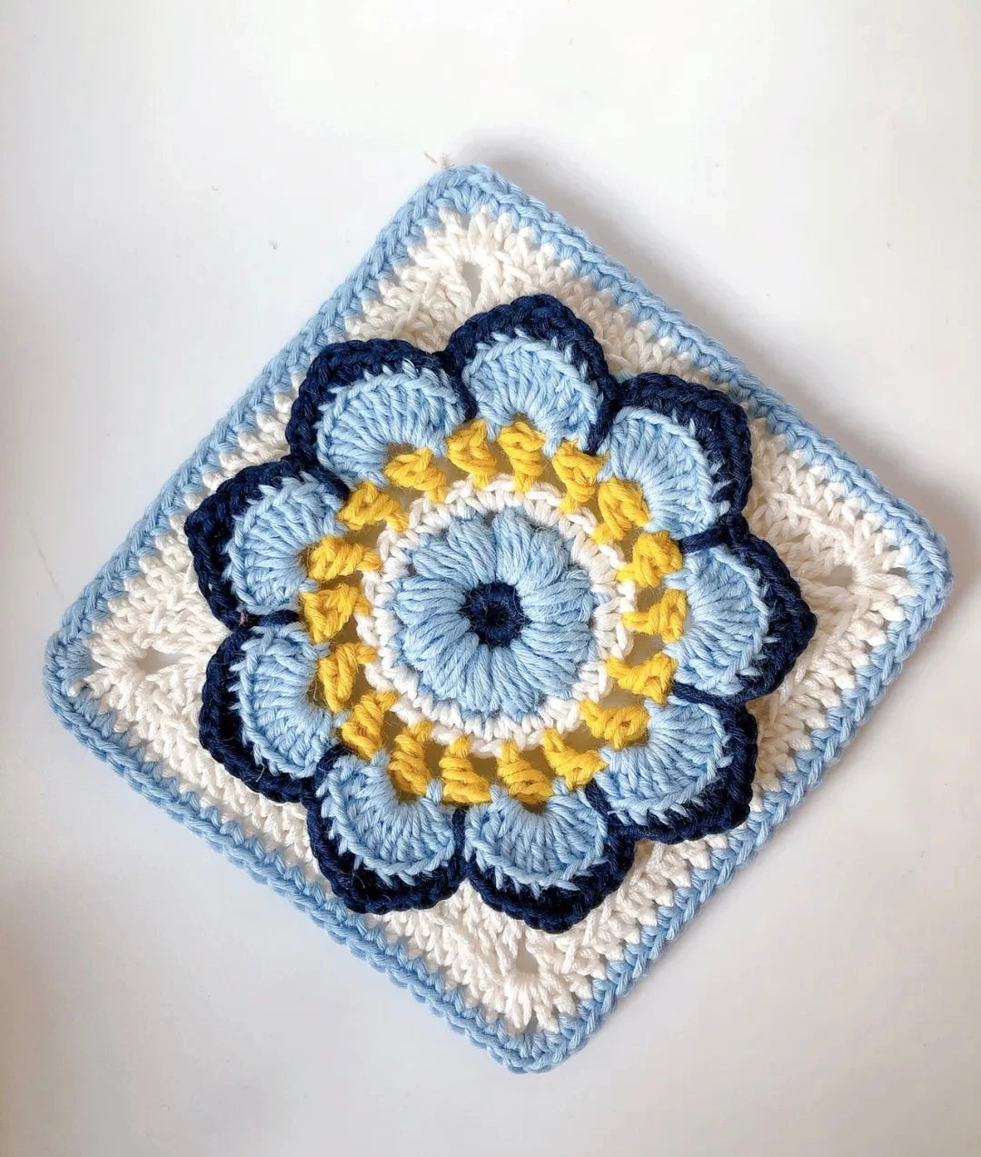 Hand-crocheted Small Daisy Coasters, Anti-scalding and Heat-insulating Cushions, Wool Coasters, Gifts for Girlfriends, Flower Slices in Large Quantities - emogogo
