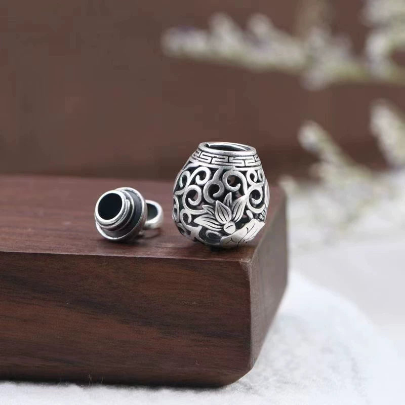 Hollow S925 Silver Portable Aromatherapy Ball Sachet Pendant Retro Style Fashion Temperament Can Be Opened and Worn To Diffuse Incense Balls