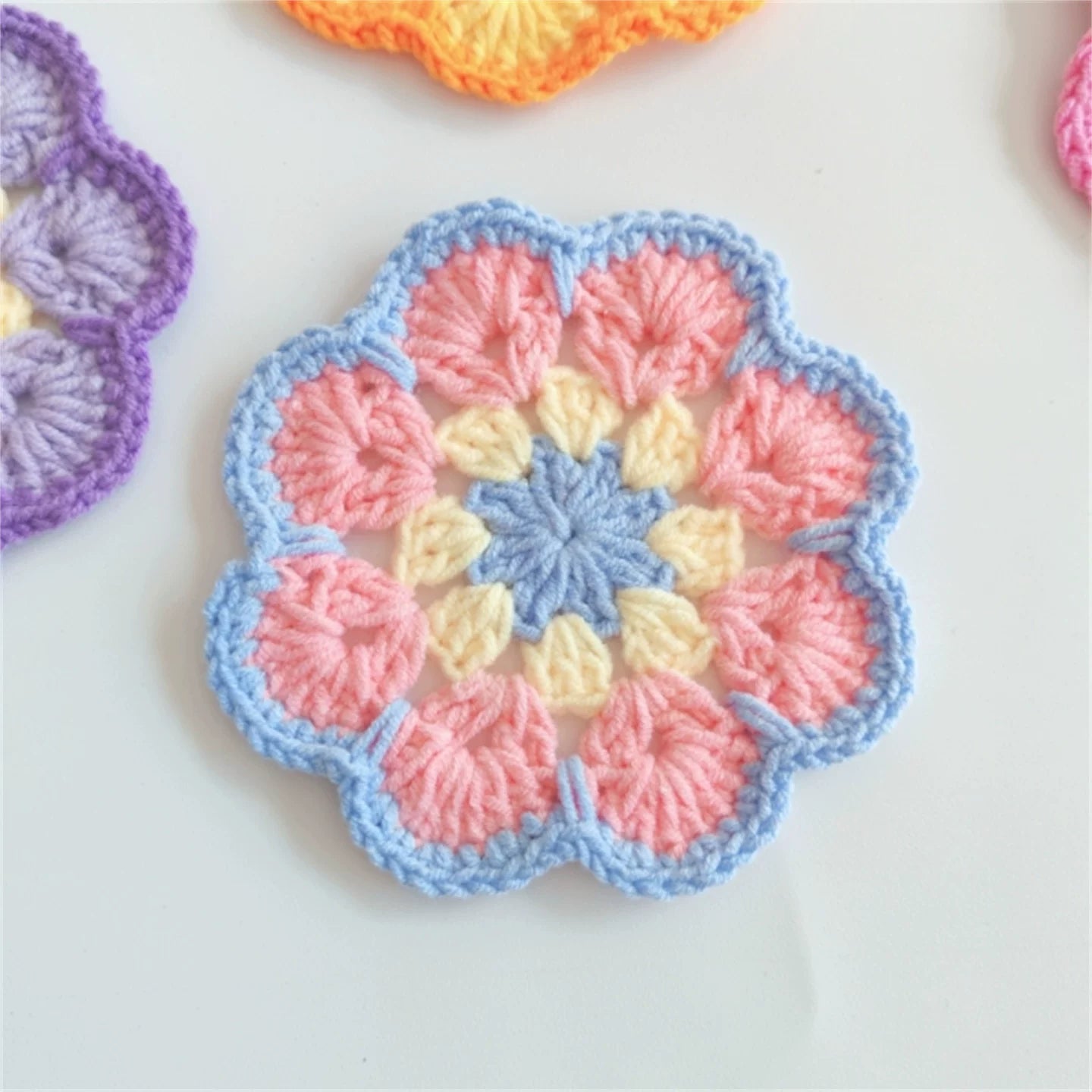 Hand-crocheted Coaster Cute Phoenix Tail Flower Coaster Tea Mat Wool Woven Hand Crochet Flower Piece