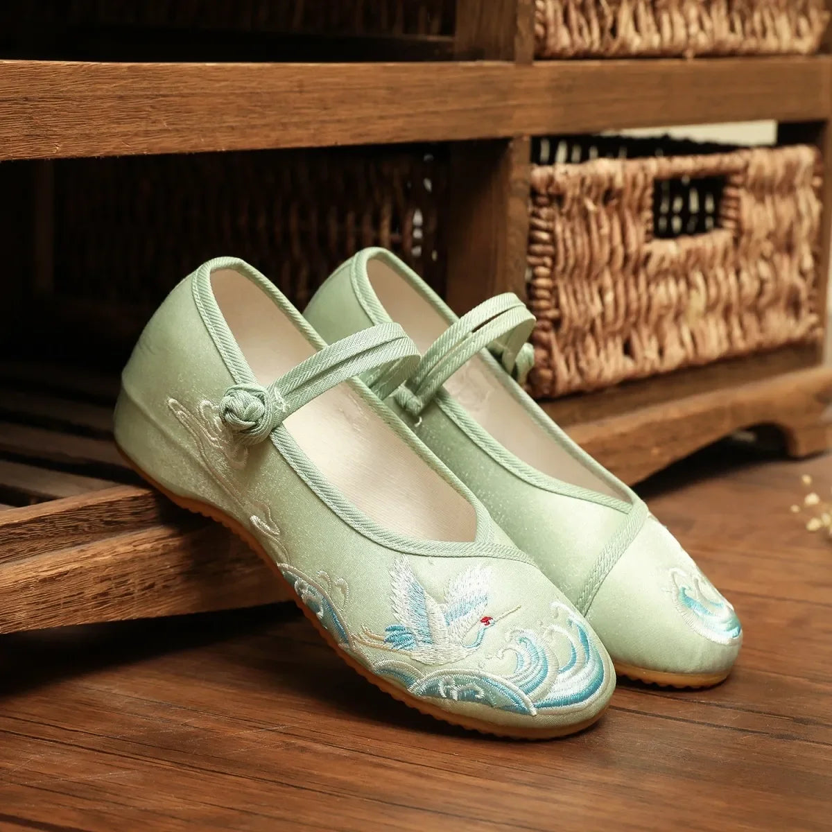 Sapatos Femininas Women Fashion Sweet Light Weight Embroidery Buckle Strap Flat Shoes Lady Casual Dance Shoes Ga296