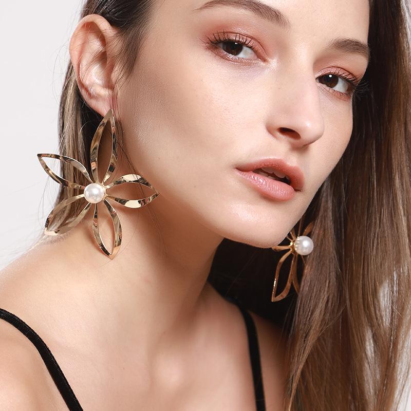 Fashion Alloy Large Flower Inlaid Pearl Earrings