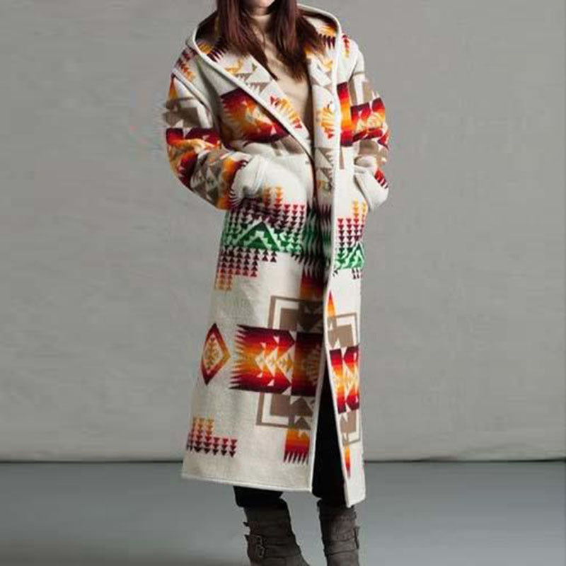 Long windshield printed hooded jacket.