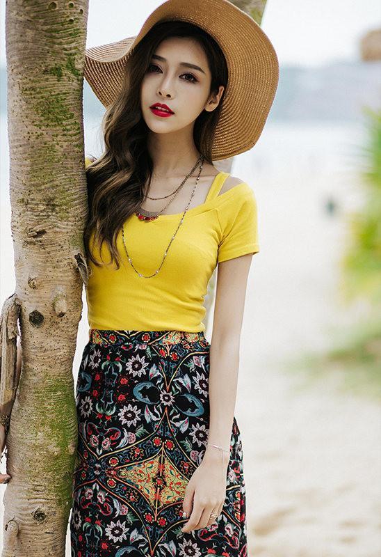 Beautiful Floral-Printed Chiffon Skirt And Solid Color T-Shirt Two-Piece Suits