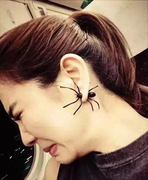 Halloween Decoration 3D Creepy Black Spider Earrings