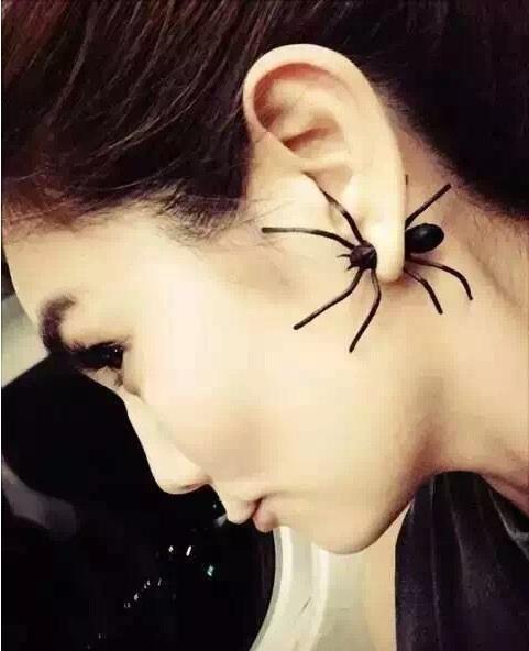 Halloween Decoration 3D Creepy Black Spider Earrings