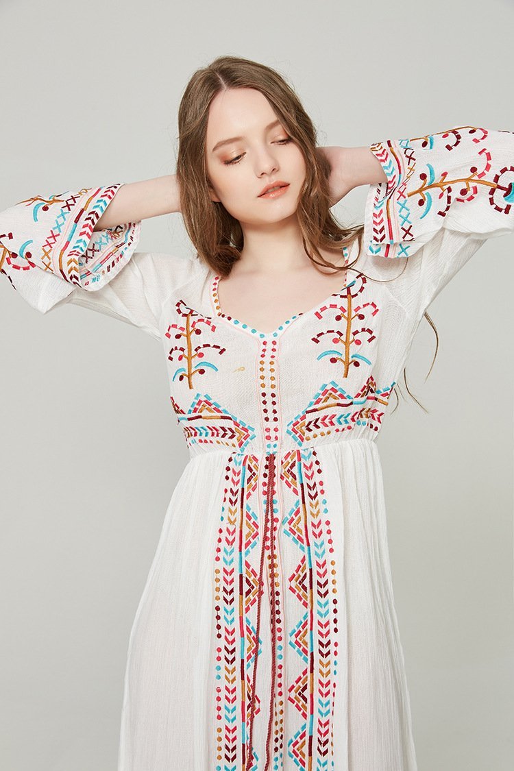 2018 Boho Embroidered Long Sleeve Loose Beach Dress