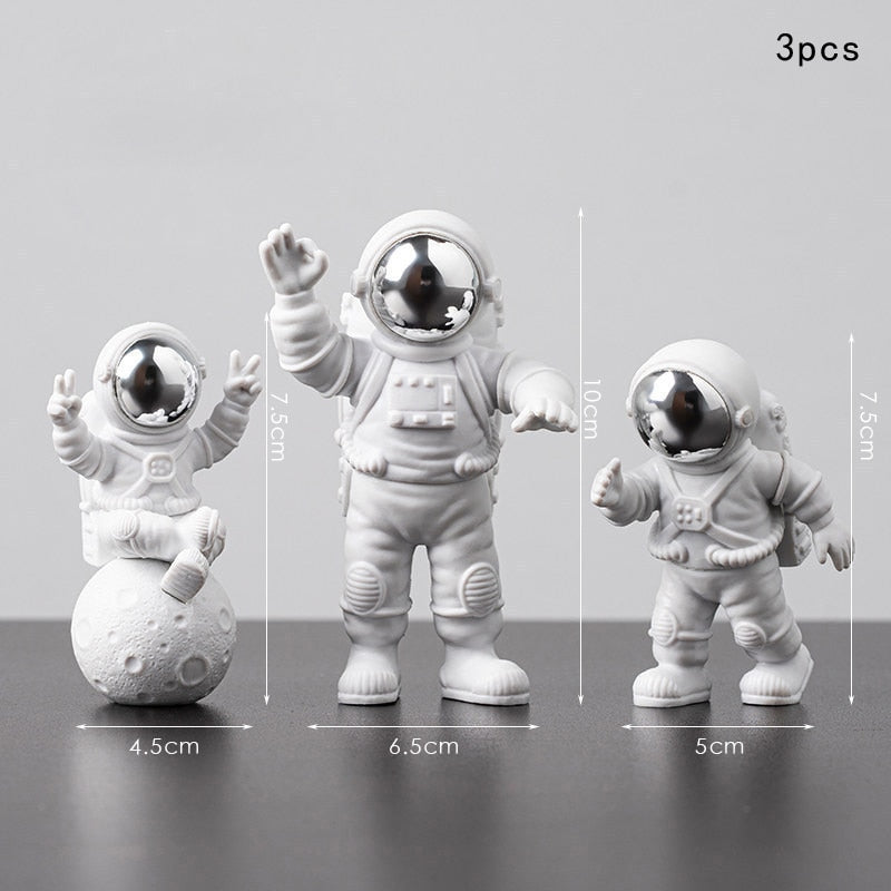 3Pc Astronaut Decor Action Figures and Moon Home Decor Resin Astronaut Statue Room Office Desktop Decoration Presents Boy Gift