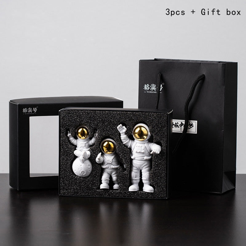 3Pc Astronaut Decor Action Figures and Moon Home Decor Resin Astronaut Statue Room Office Desktop Decoration Presents Boy Gift