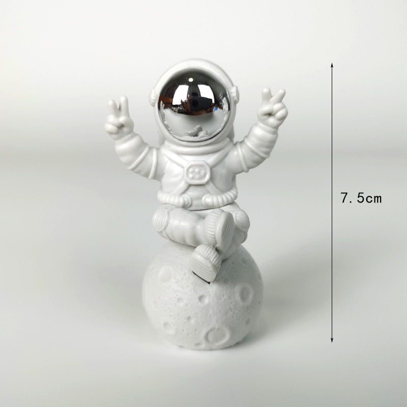 3Pc Astronaut Decor Action Figures and Moon Home Decor Resin Astronaut Statue Room Office Desktop Decoration Presents Boy Gift