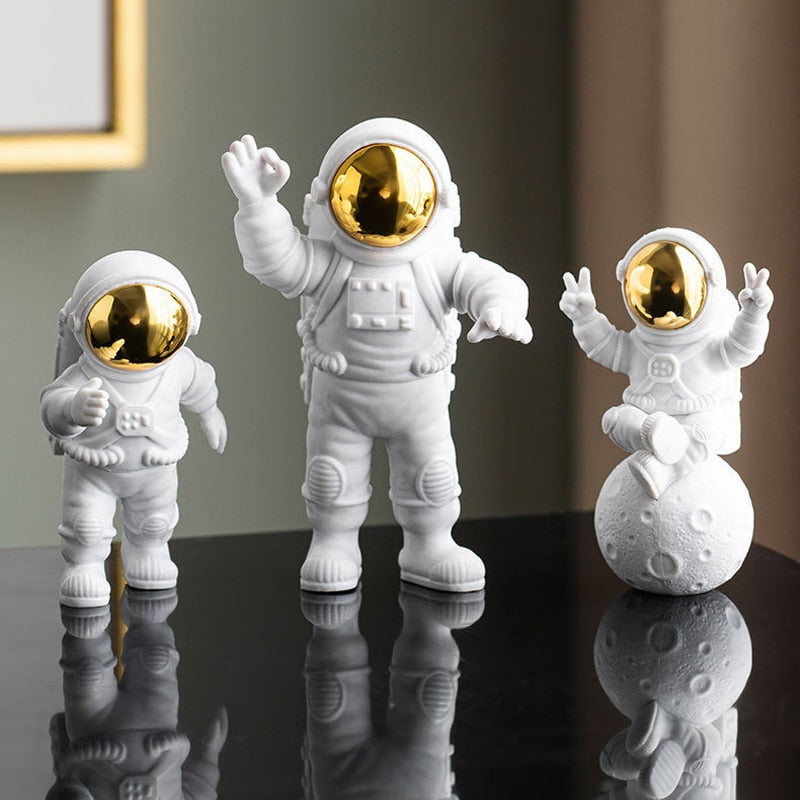 3Pc Astronaut Decor Action Figures and Moon Home Decor Resin Astronaut Statue Room Office Desktop Decoration Presents Boy Gift