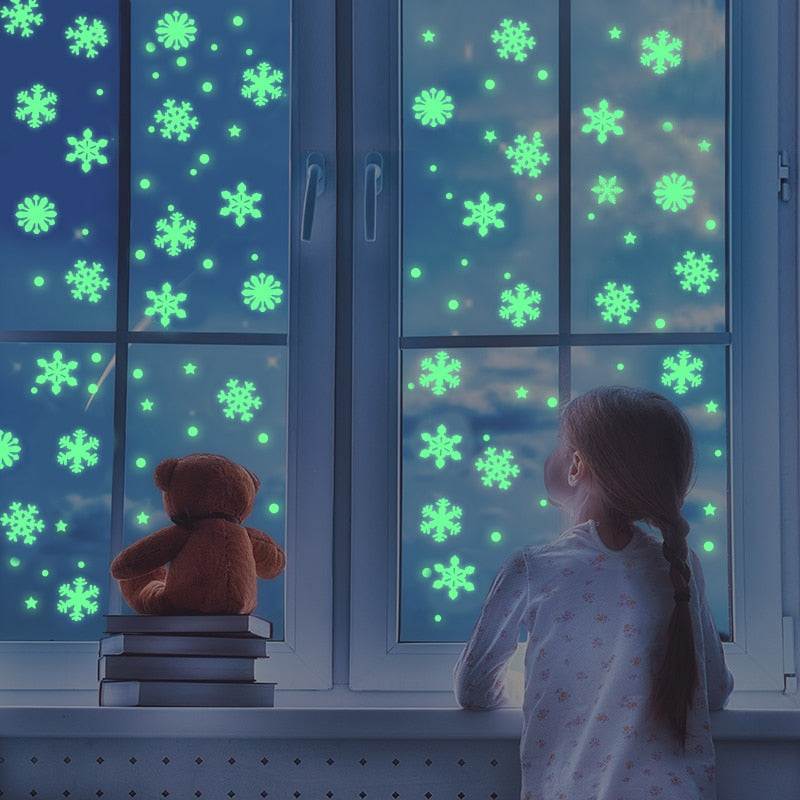 50Pcs Luminous Snowflake Wall Stickers Glow In The Dark Decal for Kids Baby Rooms Bedroom Christmas Home Decoration Navidad 2021