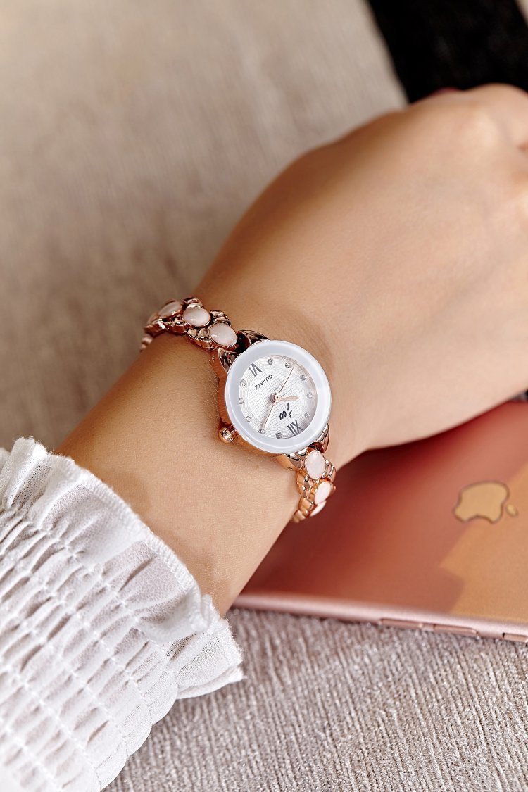 New Korean Women Fashion Casual Steel Band Quartz Watch