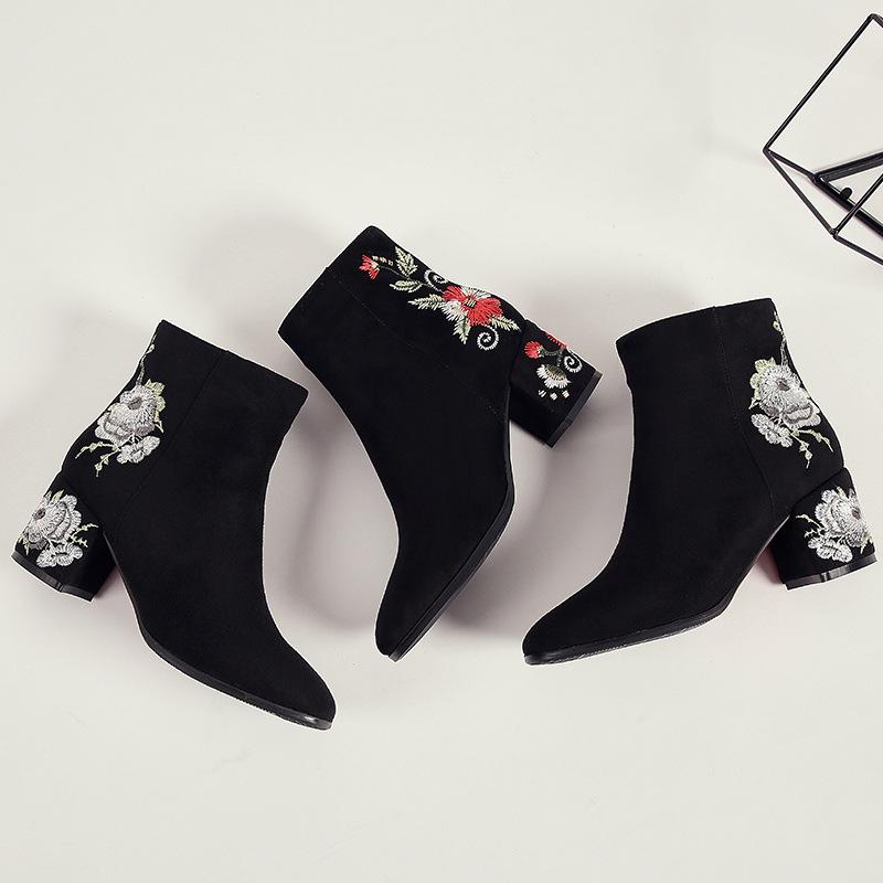 Autumn and winter new retro national wind embroidered boots children's short boots high-heeled embroidery women's boots