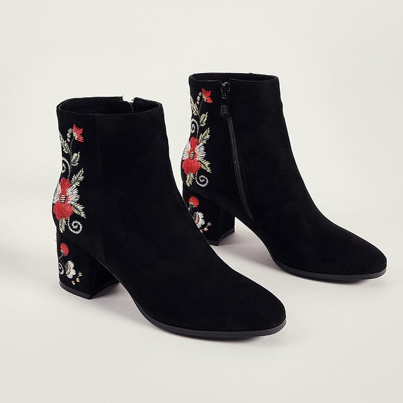 Autumn and winter new retro national wind embroidered boots children's short boots high-heeled embroidery women's boots