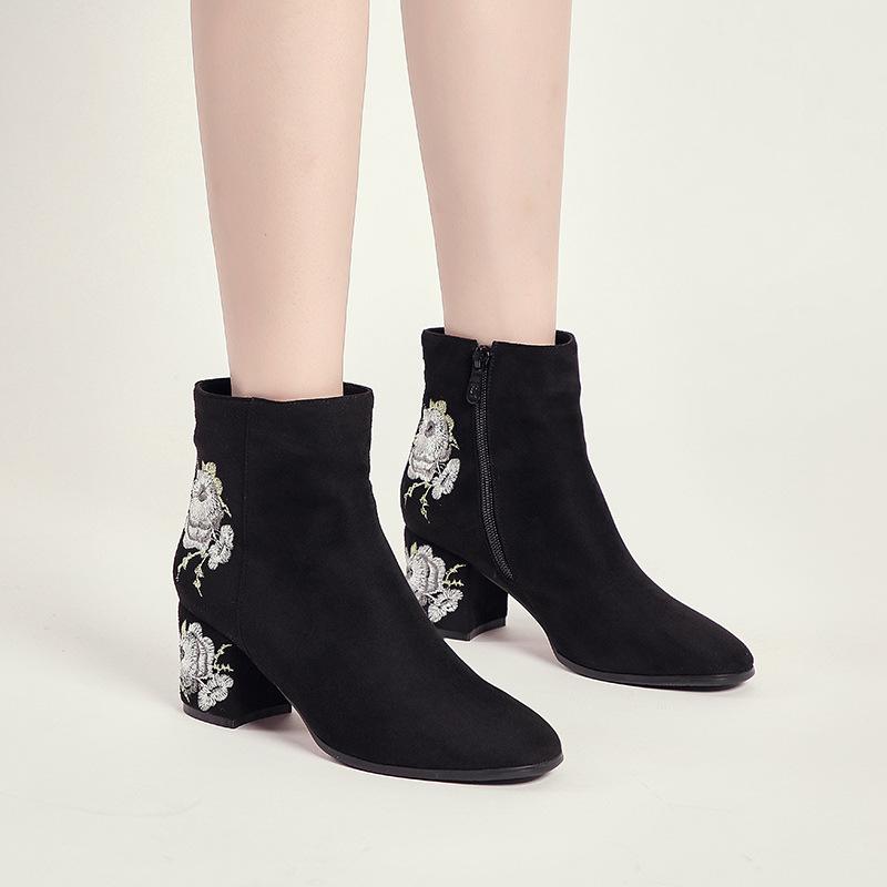 Autumn and winter new retro national wind embroidered boots children's short boots high-heeled embroidery women's boots