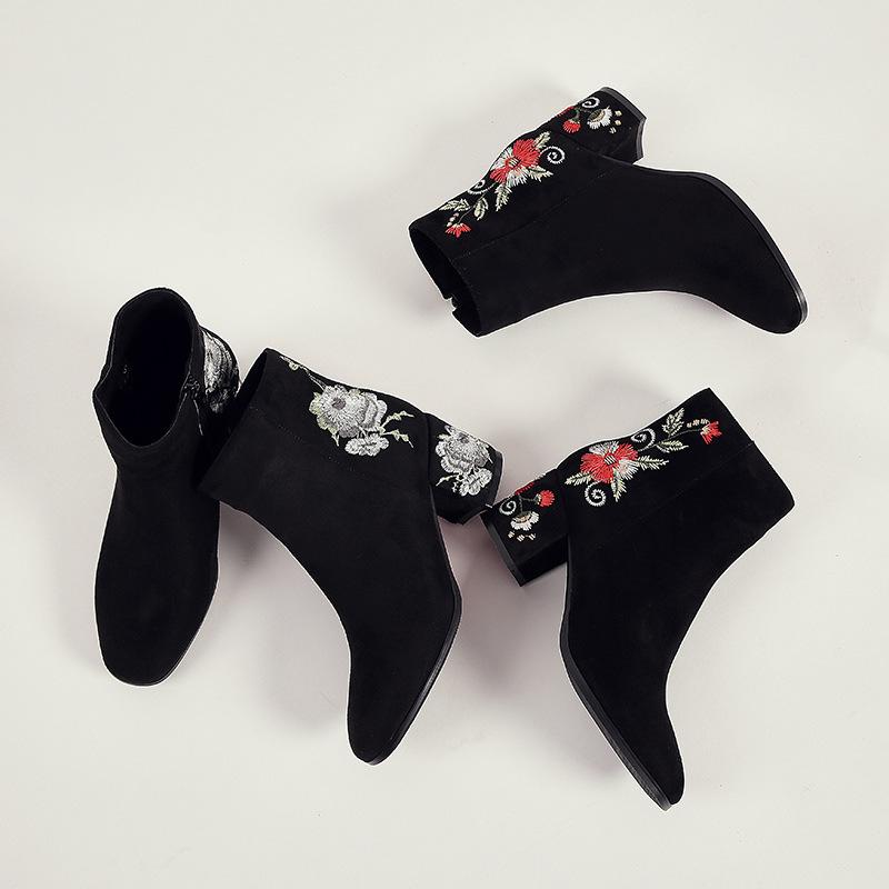 Autumn and winter new retro national wind embroidered boots children's short boots high-heeled embroidery women's boots