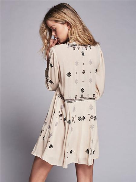 Hot Sale Sleeve lace waist Bohemia V-neck embroidery dress