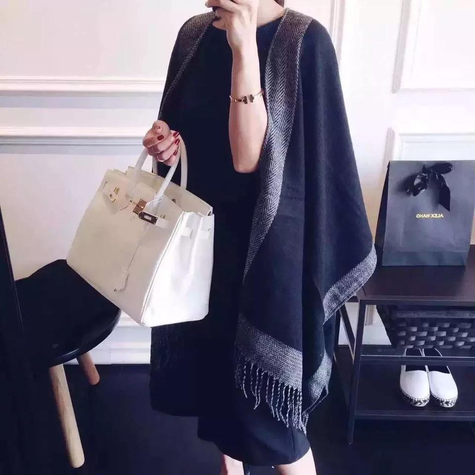 Women Contrast Color Batwing Sleeve Tassels Knit Cloak Shawl