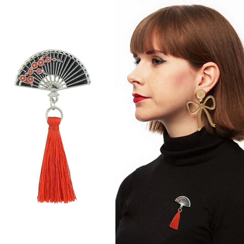 Fan tassel brooch