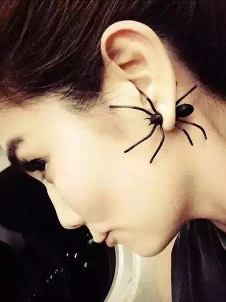 Halloween Decoration 3D Creepy Black Spider Earrings