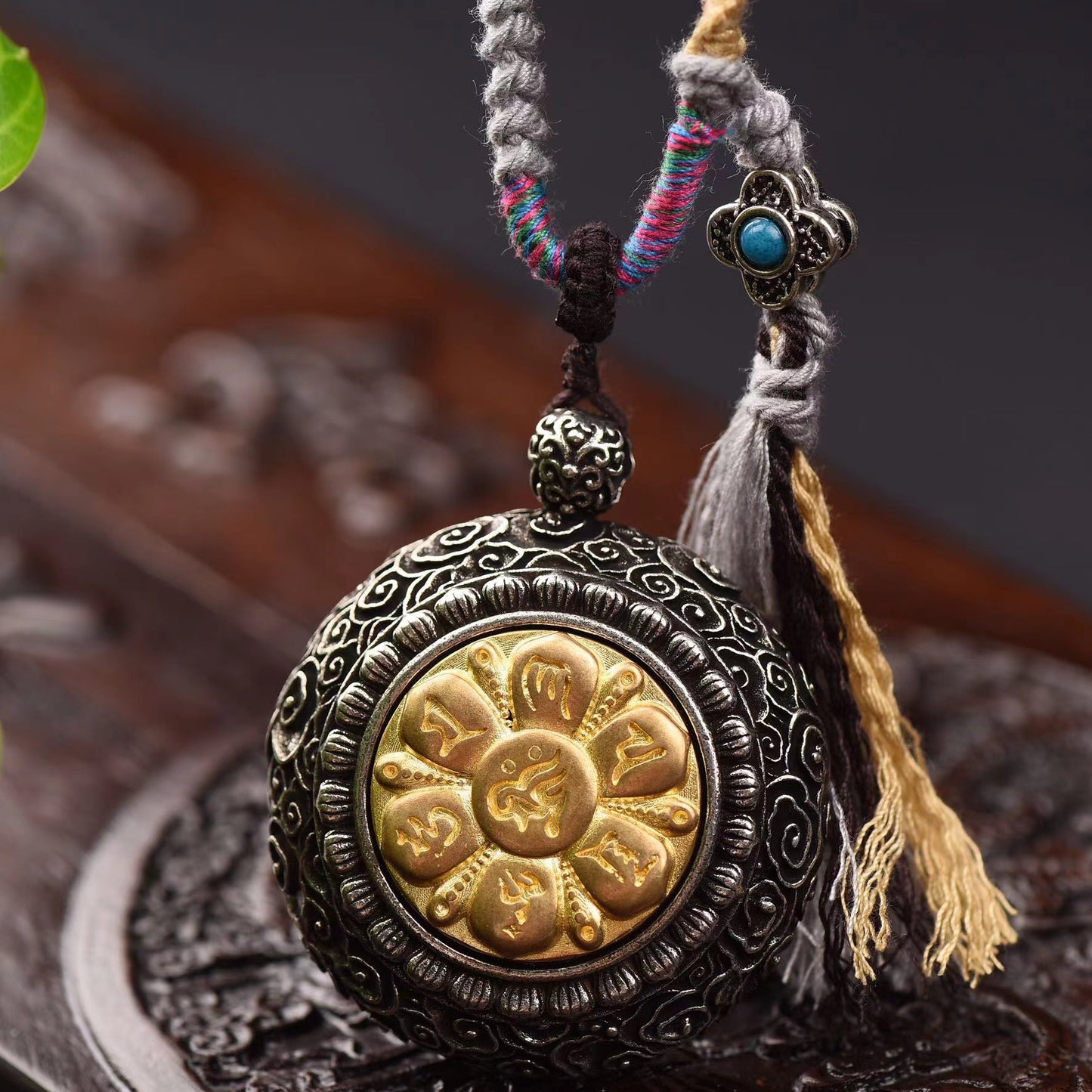 Women's Versatile Retro Necklace National Jewelry Wood Nine tailed Fox Zhajilam Green Tara Thangka Necklace