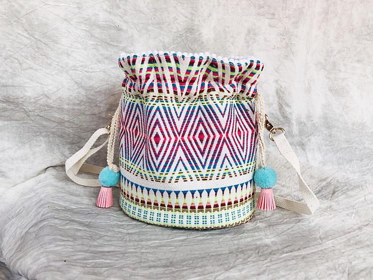 Bohemian holiday ethnic wind fabric weaving Messenger bag bucket bag