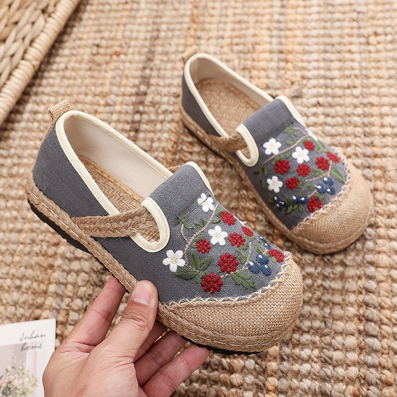 Shallow-cut cloth shoes custom-made one-pedal ethnic embroidered shoes light breathable sweat-absorbent cloth shoes.