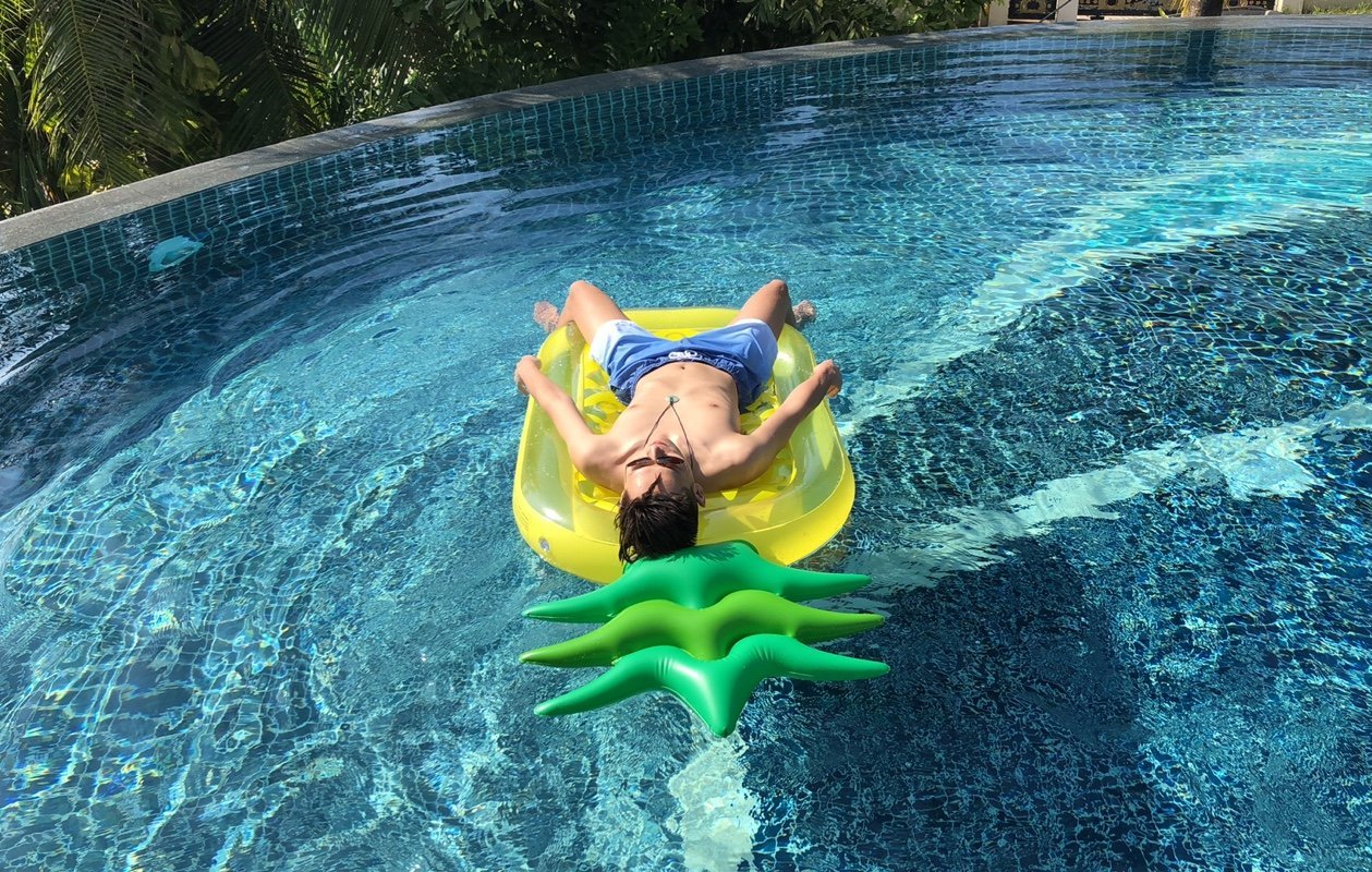 Pineapple inflatable floating drainage supplies floating bed swimming toy