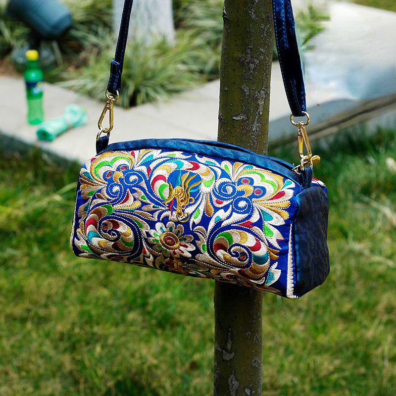 New National Style Embroidered Flower Bag Zipper Horizontal Casual Versatile Messenger Single Shoulder Bag Small Square Bag